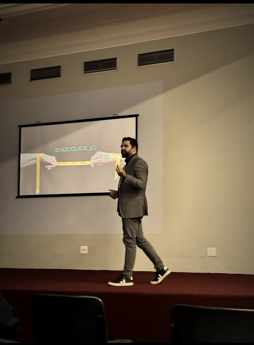 Aula sobre Endoguide 3D em congresso de Odontologia