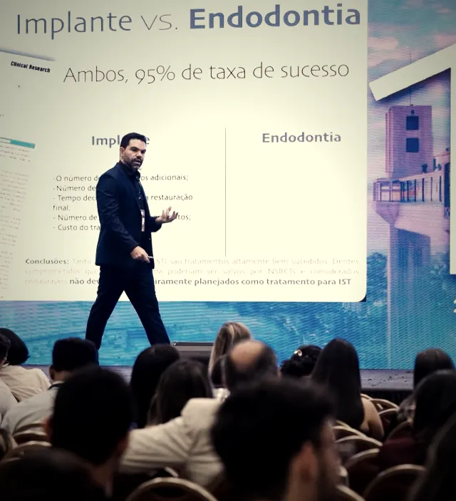 Palestra sobre a decisão entre implante e Endodontia em congresso internacional